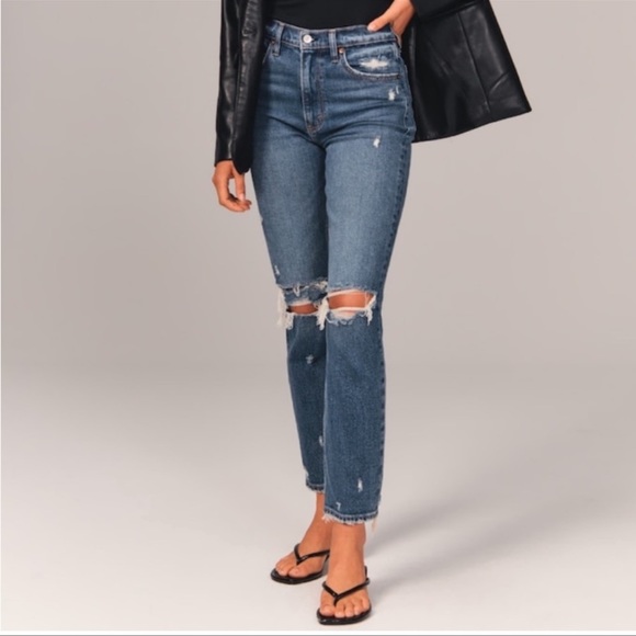 Like new! A&F High Rise Mom Jean 26S - Picture 14 of 16